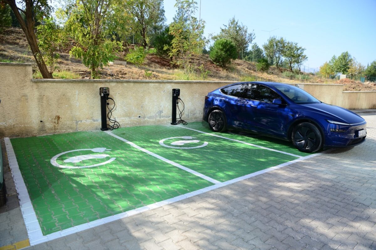 KSÜ Kampüsüne 8 Adet Elektrikli Araç Şarj İstasyonu Kuruldu