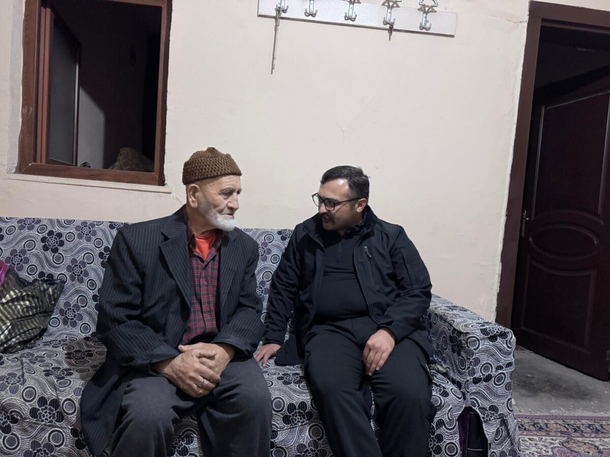 Aksu TV’deki Duygu Yüklü Görüntülerin Kahramanı Kerim Ali Amca’ya Şahbaz Derneği’nden Ziyaret