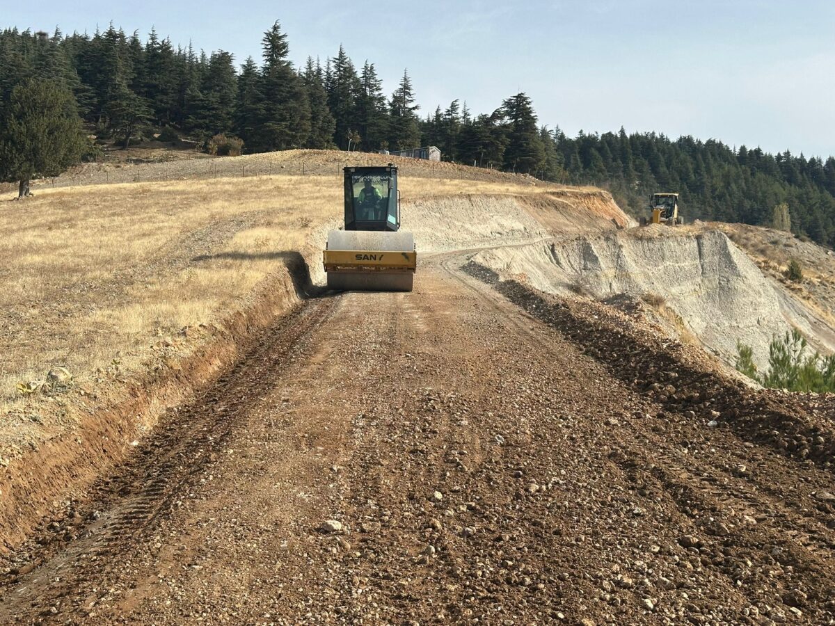 Kazanlıpınar’da Sathi Kaplama Öncesi Zemin İyileştirme Çalışmaları Sürüyor