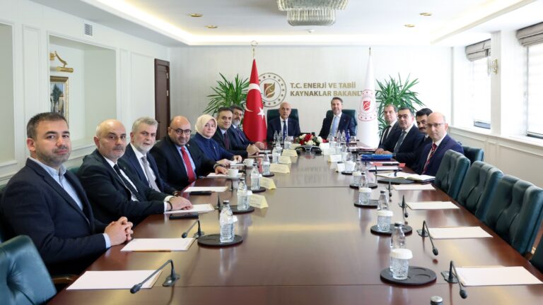 Kahramanmaraş Heyetinden Enerji ve Tabii Kaynaklar Bakanı Bayraktar’a Ziyaret