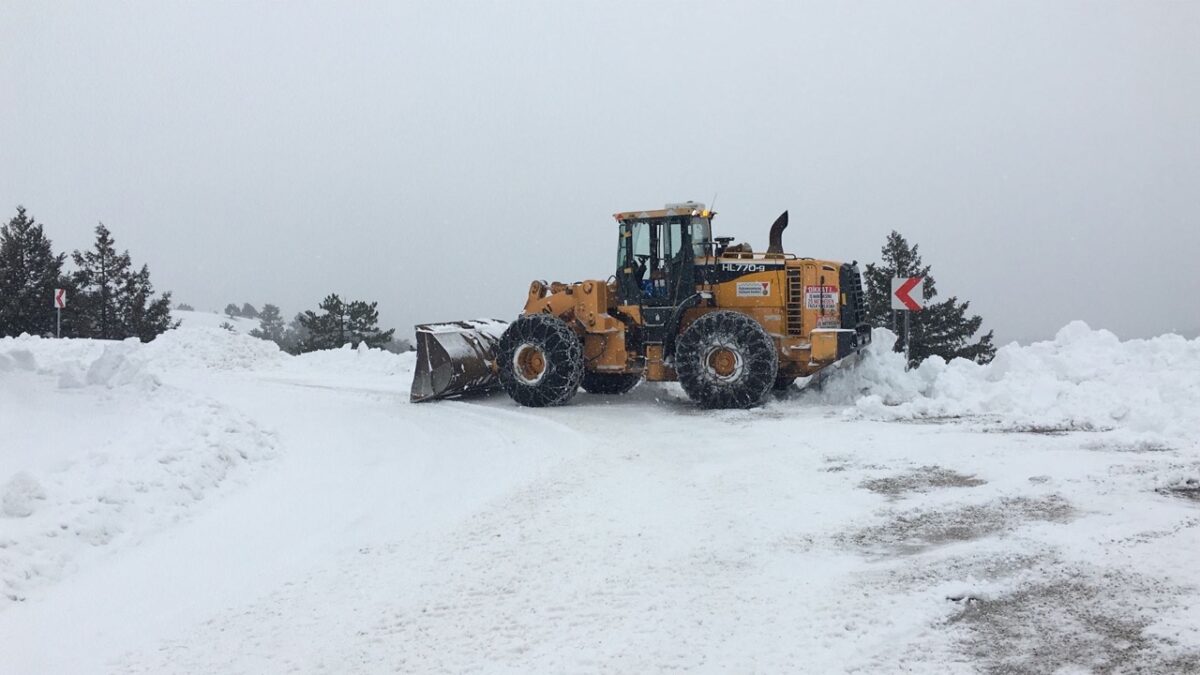 Büyükşehir’den Kırsalda da Karla Etkin Mücadele