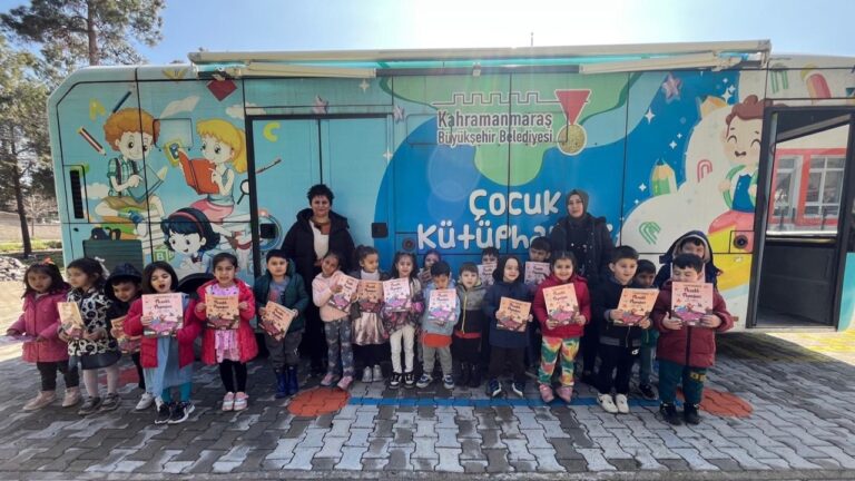 Büyükşehir’in Mobil Kütüphanesi Mart’ta Yüzlerce Çocuğa Ulaştı