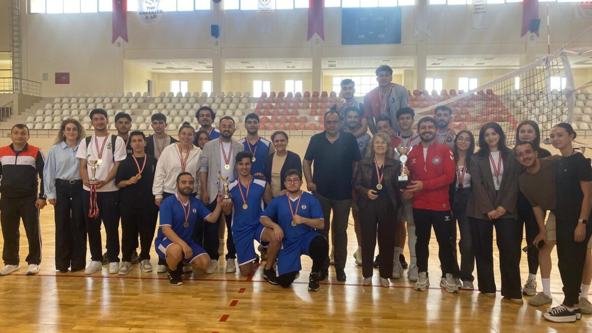 19 Mayıs Gençlik Haftası Voleybol Turnuvası Tamamlandı