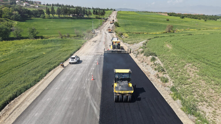 Elmalar – Çokyaşar Yolu Sıcak Asfalt ile Kaplanıyor