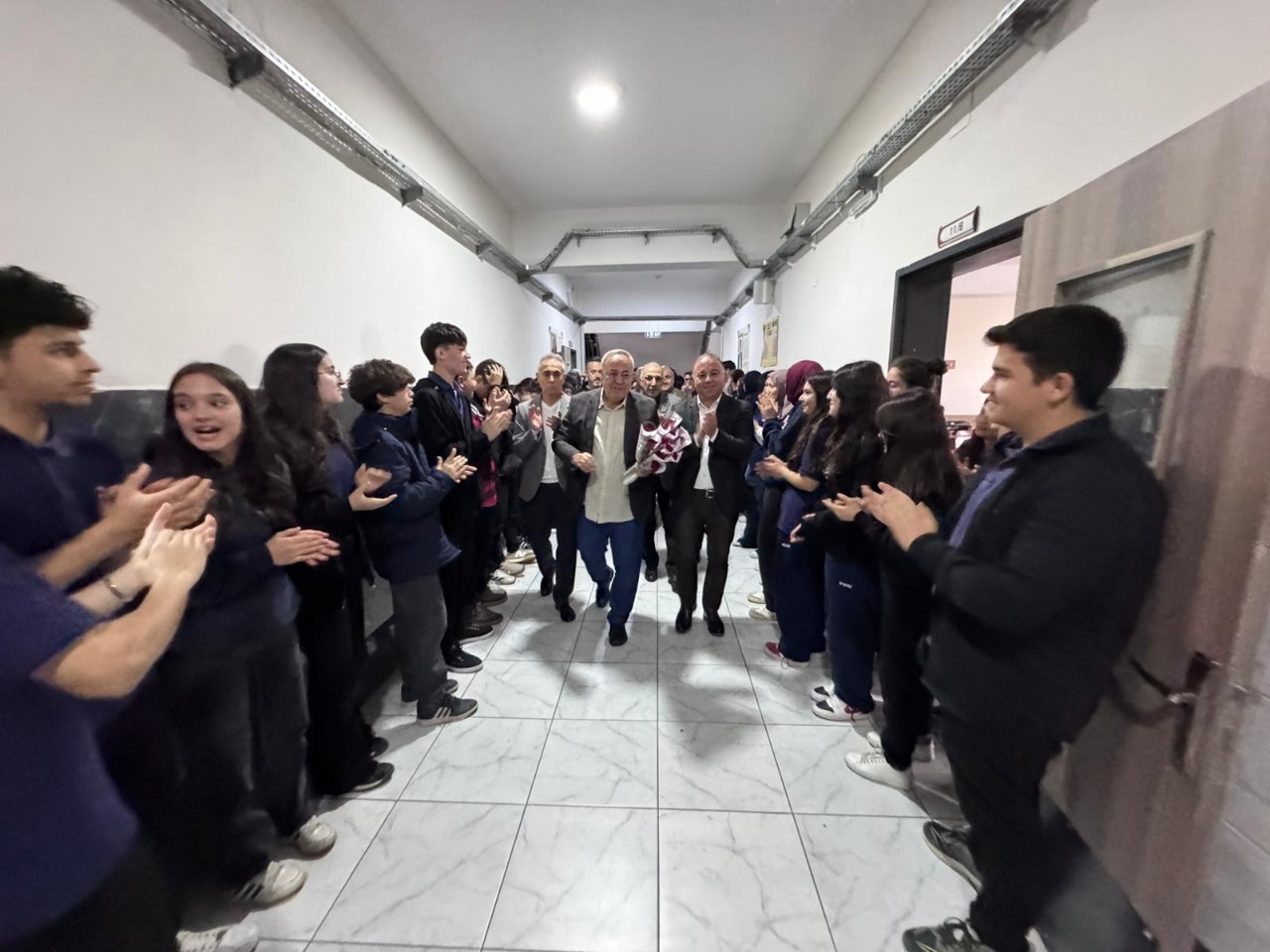Kahramanmaraş’ta 40 yıllık edebiyat çınarı emekli oldu
