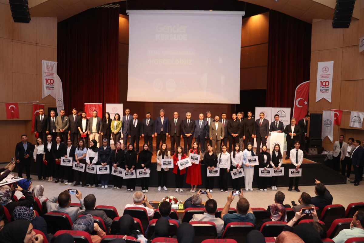 Gençler Kürsüde Projesi İl Finali Yoğun Katılımla Gerçekleşti