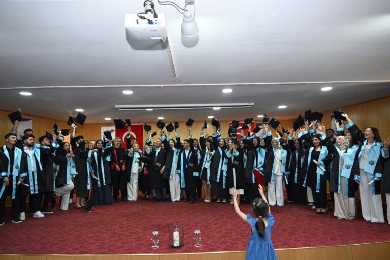Afşin Sağlık Yüksekokulunda Mezuniyet Coşkusu