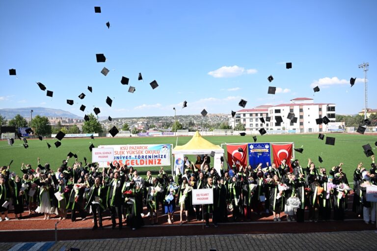 Pazarcık Meslek Yüksekokulu’nda Mezuniyet Heyecanı