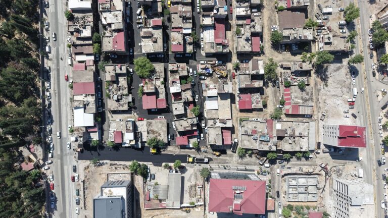 Büyükşehir, Eski Sanayi Sitesinin Yollarını Bir Bir Asfaltlıyor