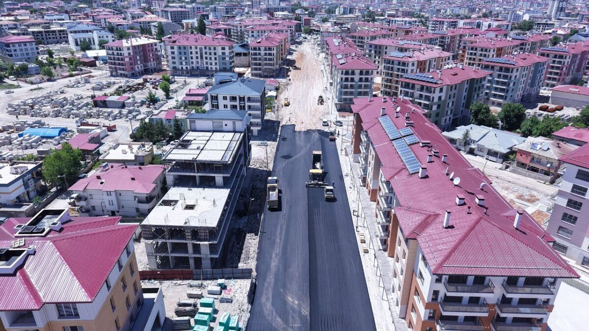 Büyükşehir, Elbistan Hacı Esat Efendi Caddesi’nde Kapsamlı Dönüşümü Başlattı