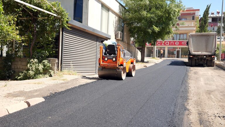 Büyükşehir, Dulkadiroğlu Bahçelievler’de Asfalt Mesaisine Başladı