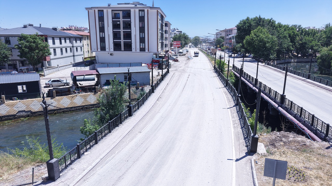 Elbistan’daki Köprüler Büyükşehir’in Dokunuşuyla Yenileniyor