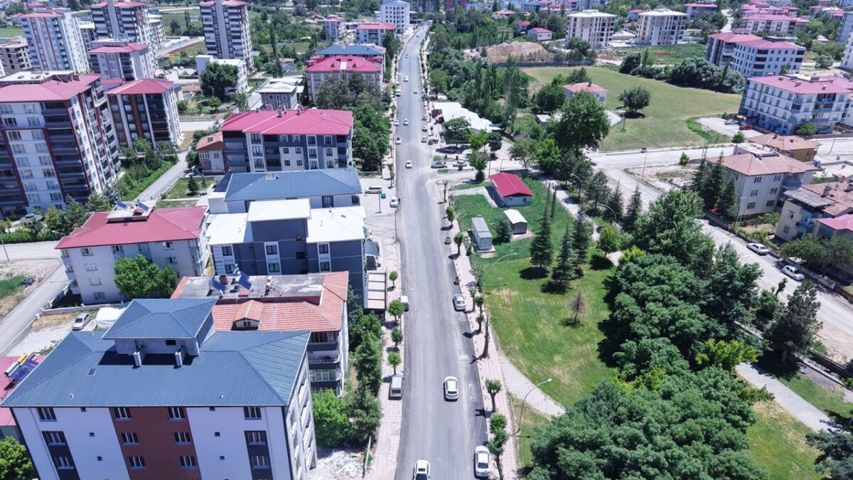 Büyükşehir, Elbistan’ın Caddelerini Yeniliyor