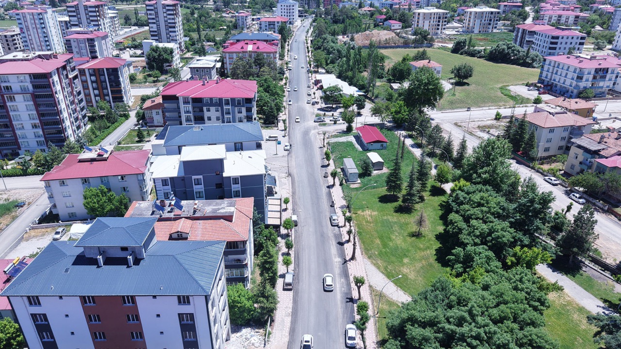 Büyükşehir, Elbistan’ın Caddelerini Yeniliyor