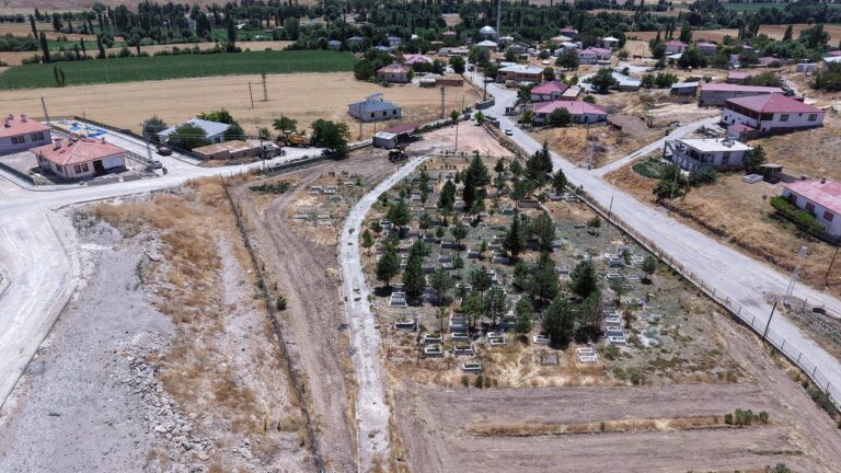 Büyükşehir, Elbistan Gündere Mezarlığı’nın Çehresini Yeniliyor