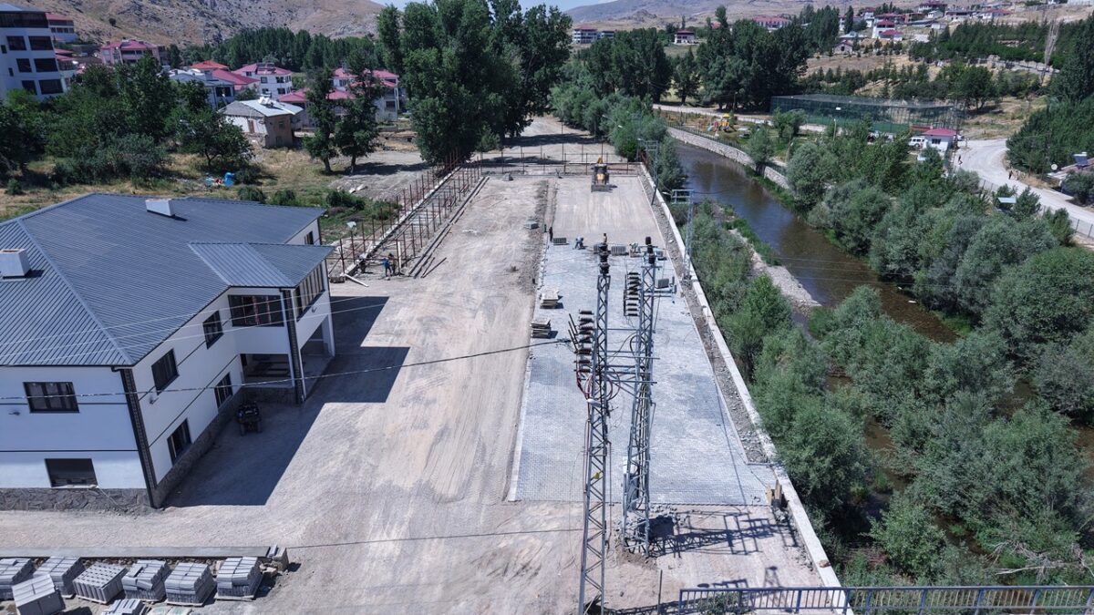 Büyükşehir’den Elbistan Karahasanuşağı’nda Parke Çalışması