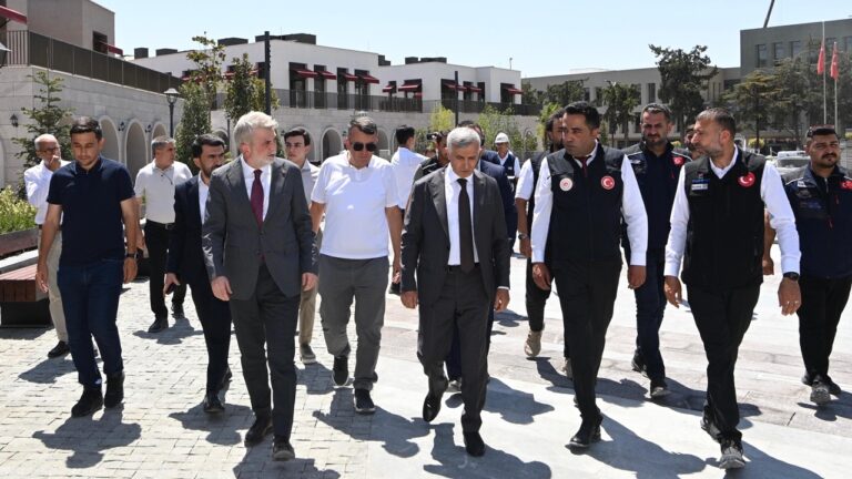 Vali Ünlüer ve Başkan Görgel, Trabzon Caddesi ile Demirciler Çarşısı’nda İncelemelerde Bulundu