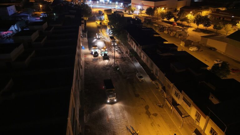 Büyükşehir, Toptancılar Sitesi’nde Asfalt Mesaisinde