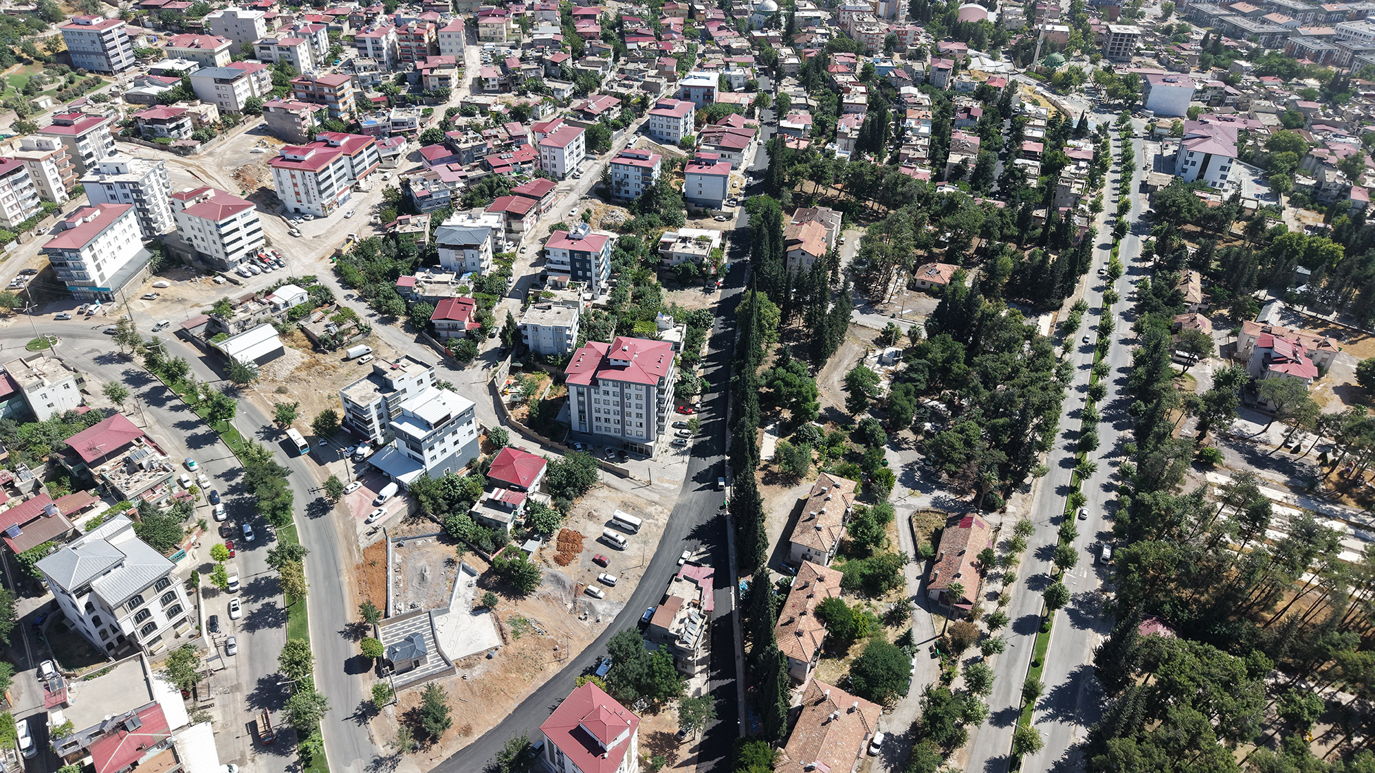 Büyükşehir, Mükremin Halil Caddesi’nde İlk Etabı Tamamladı