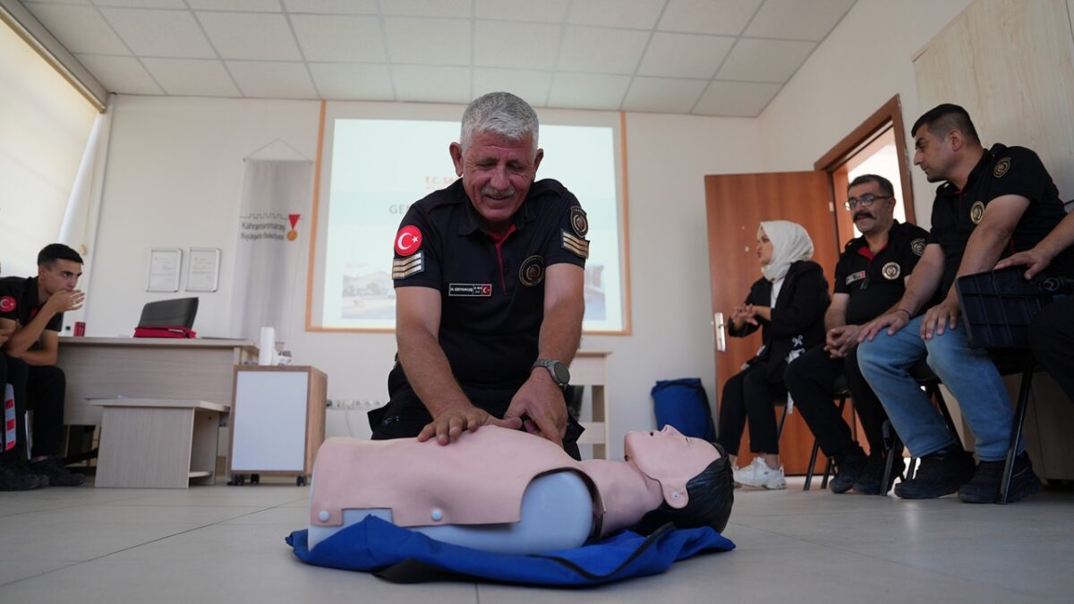 Büyükşehir, İtfaiye Personelinin İlk Yardım Müdahale Kabiliyetini Güçlendiriyor