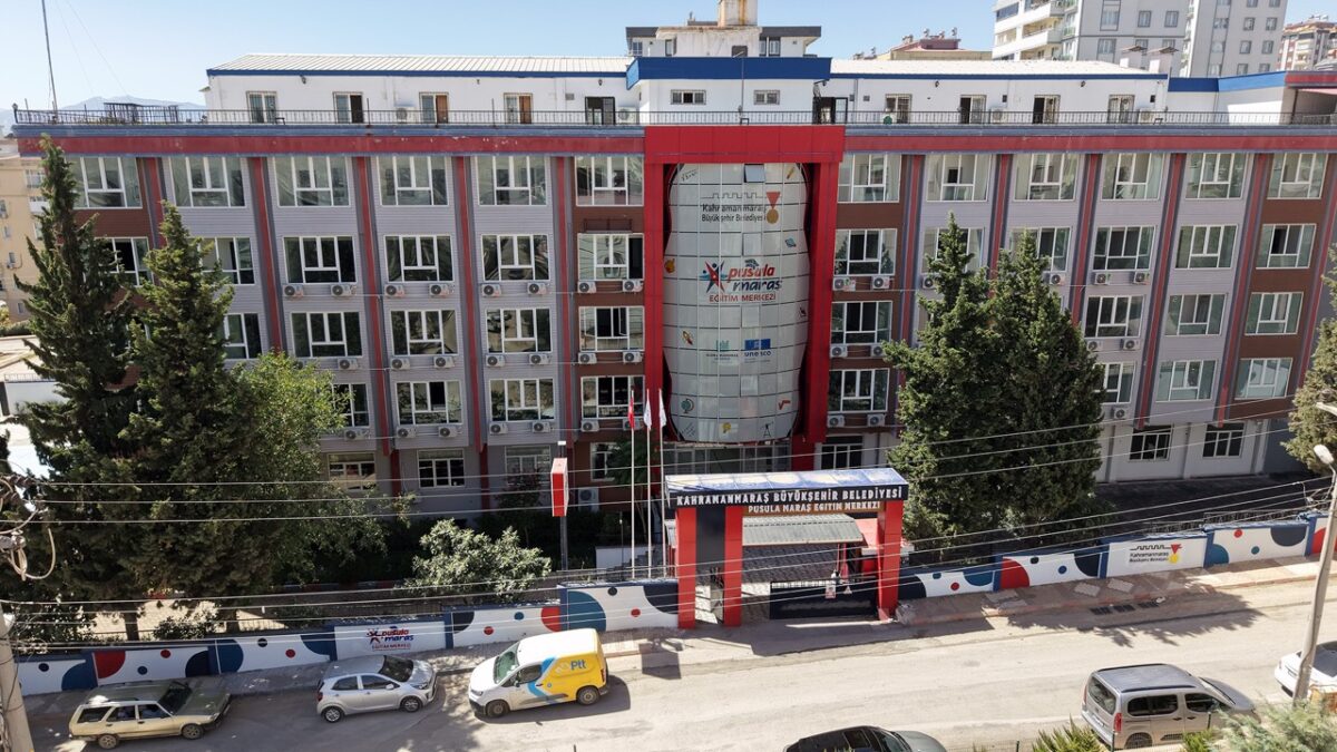Büyükşehir Pusula Maraş Eğitim Merkezi’yle Gençlerin Yanında