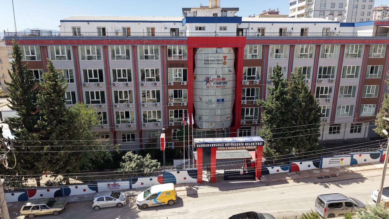 Büyükşehir Pusula Maraş Eğitim Merkezi’yle Gençlerin Yanında