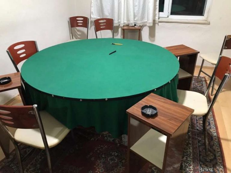 Kahramanmaraş’ta bir evde iskambil oynayan 8 kişi suçüstü yakalandı