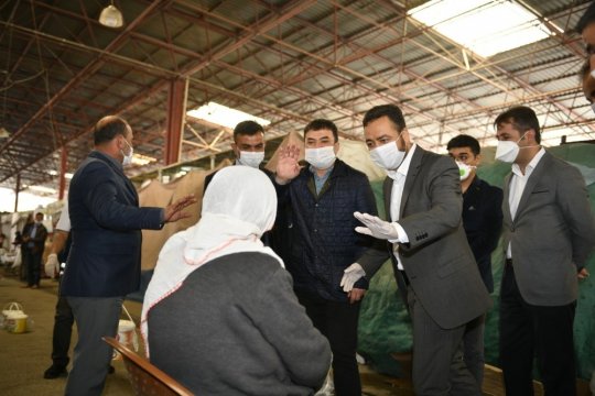 Elbistan Belediye Başkanından Pazarcı Kadına Büyük Jest