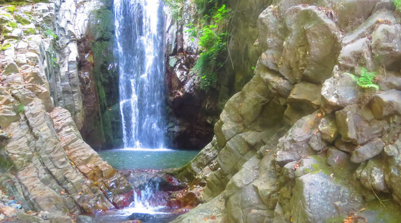 Çokran Mavigöl Şelalesi