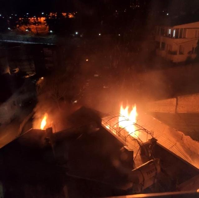 Kahramanmaraş’ta ev yangını: Karı koca yaralandı