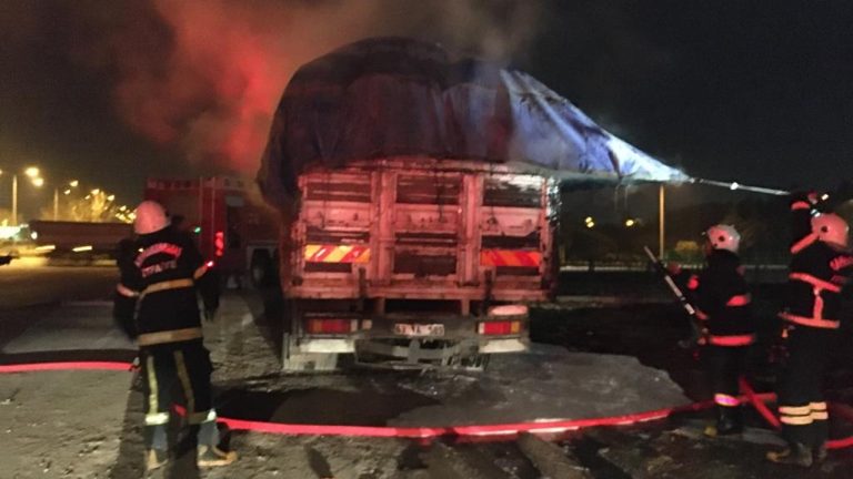 Kahramanmaraş’ta kamyonda çıkan yangın kontrol altına alındı!