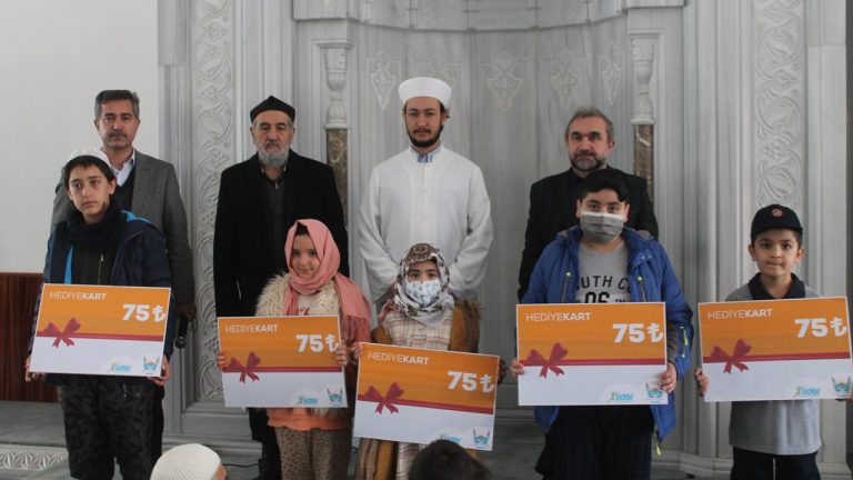 Kahramanmaraş’ta ‘Haydi Çocuklar Camiye’ projesi kapsamında çocuklara ödül verildi