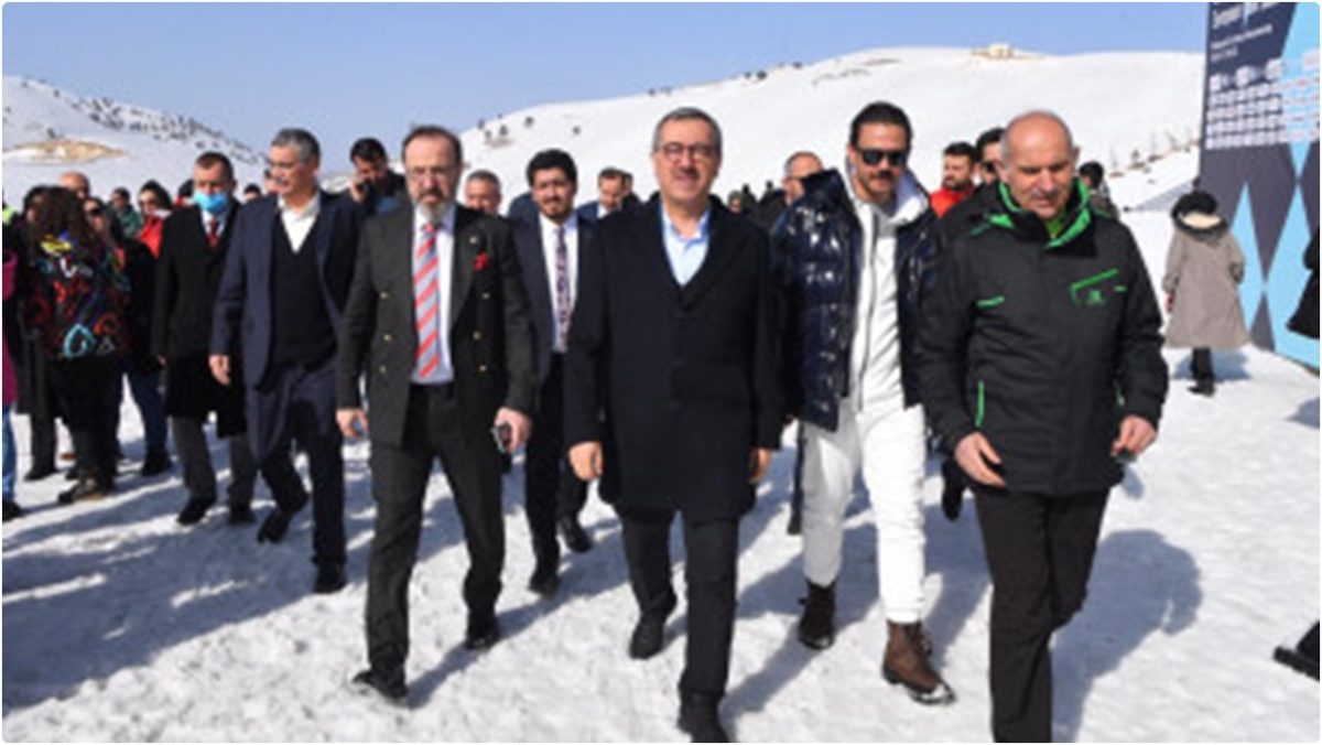 Yedikuyular Kayak Merkezi’nde Kar Voleybolu Avrupa Turu eleme karşılaşmaları izlendi