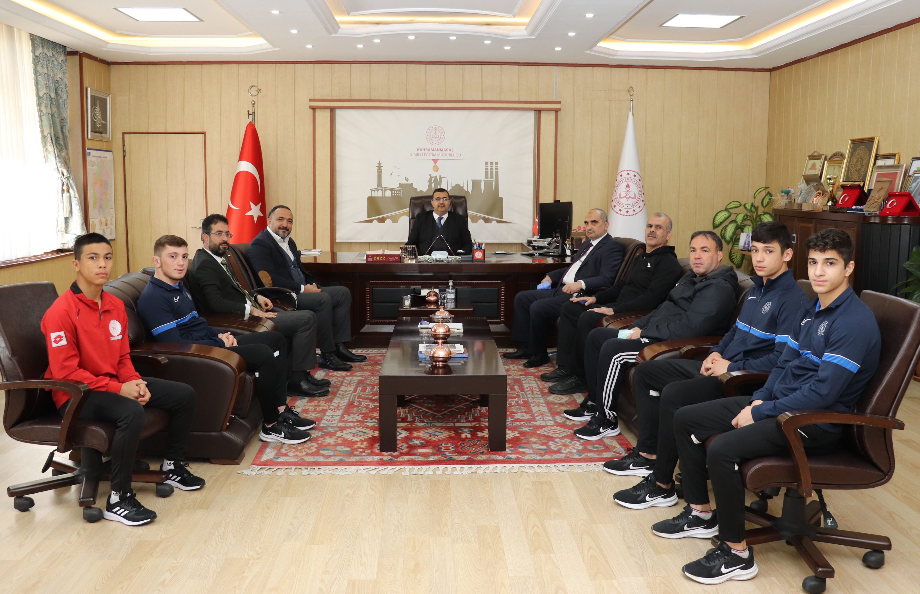 Şampiyonları kabul etti.