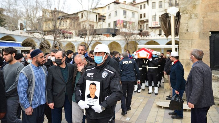 Kahramanmaraş’ta şehit Ahmet Kavun son yolculuğuna uğurlandı!