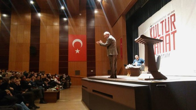 Şair Genç: “Hayaller Hayatı Anlamlandırır