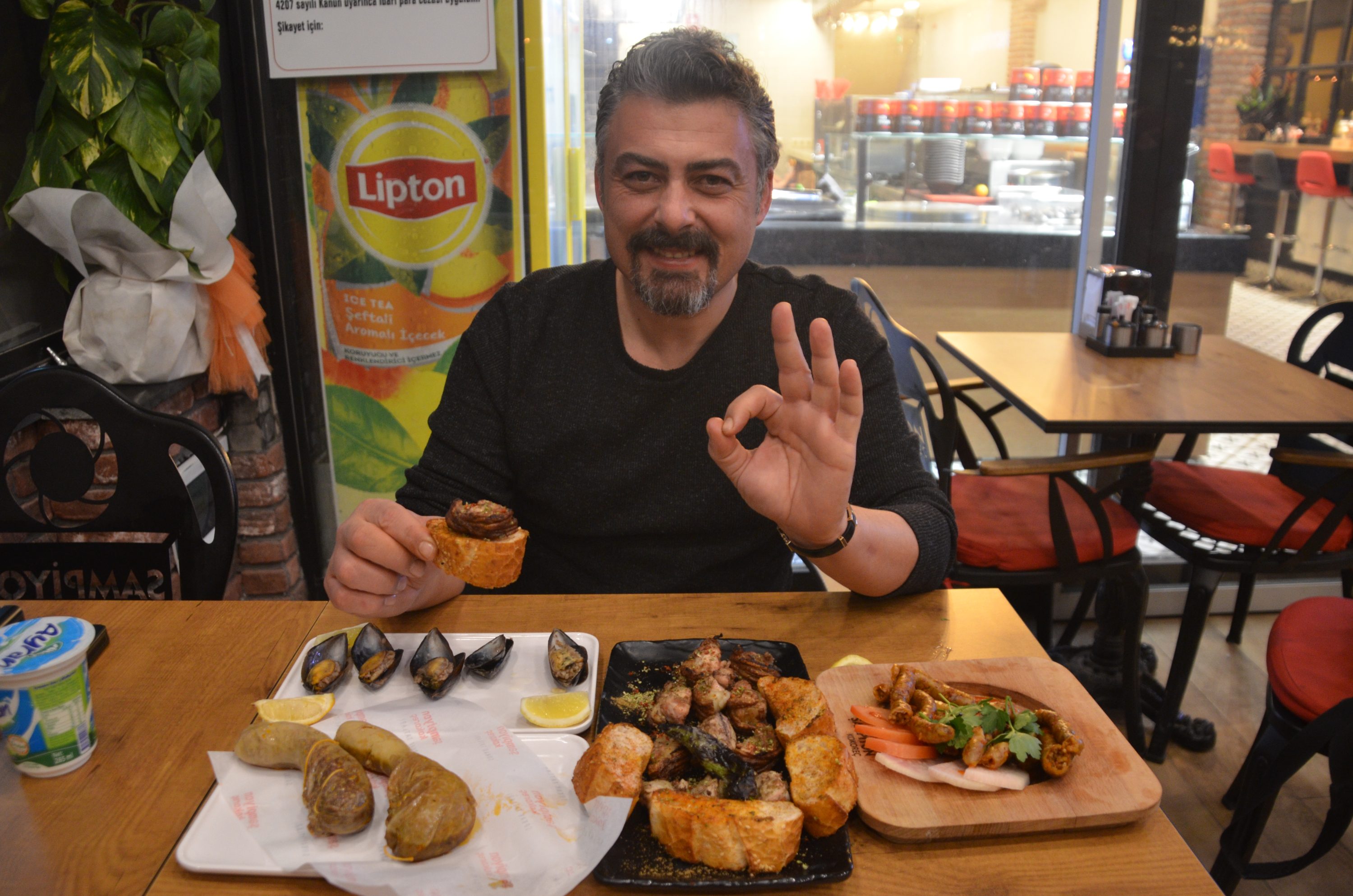 Kahramanmaraşlı Şampiyon Kokoreç’i çok sevdi!