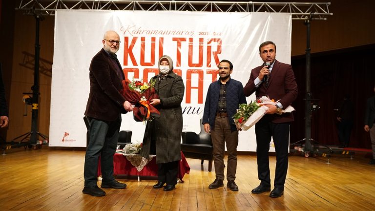 Yazar Kemal Sayar Kahramanmaraş’ta sevenleriyle buluştu