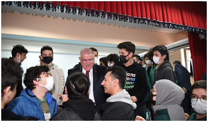 Başkan Mahçiçek Çukurova Elektrik Anadolu Lisesi ve Akşemsettin Kız Anadolu İmam Hatip Lisesi’nde Kariyer Günü programı düzenlendi.