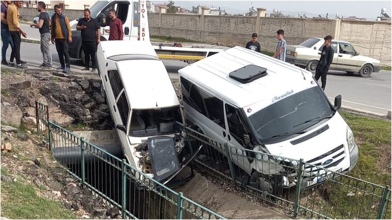 Kahramanmaraş’ta otomobil ile hafif ticari araç çarpıştı!