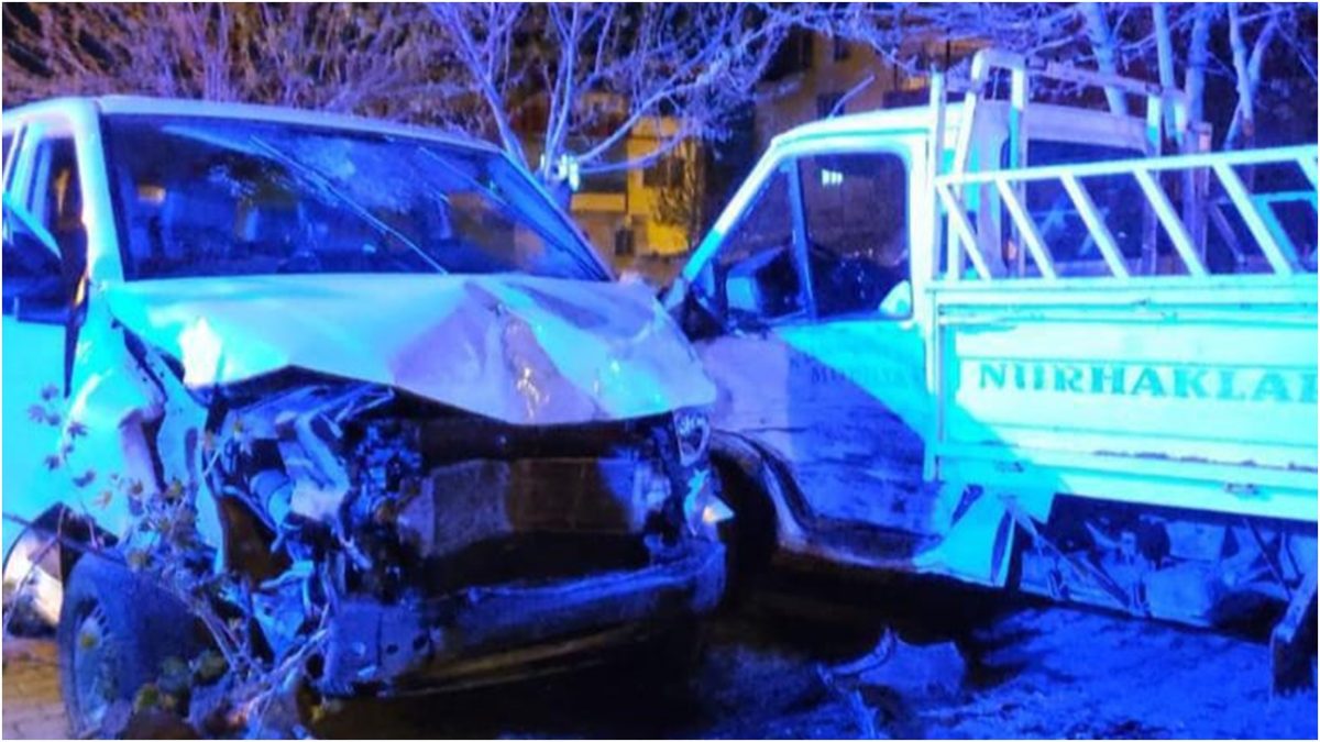 Kahramanmaraş’ta minibüs ile kamyonet çarpışması sonucu 2 kişi yaralandı!