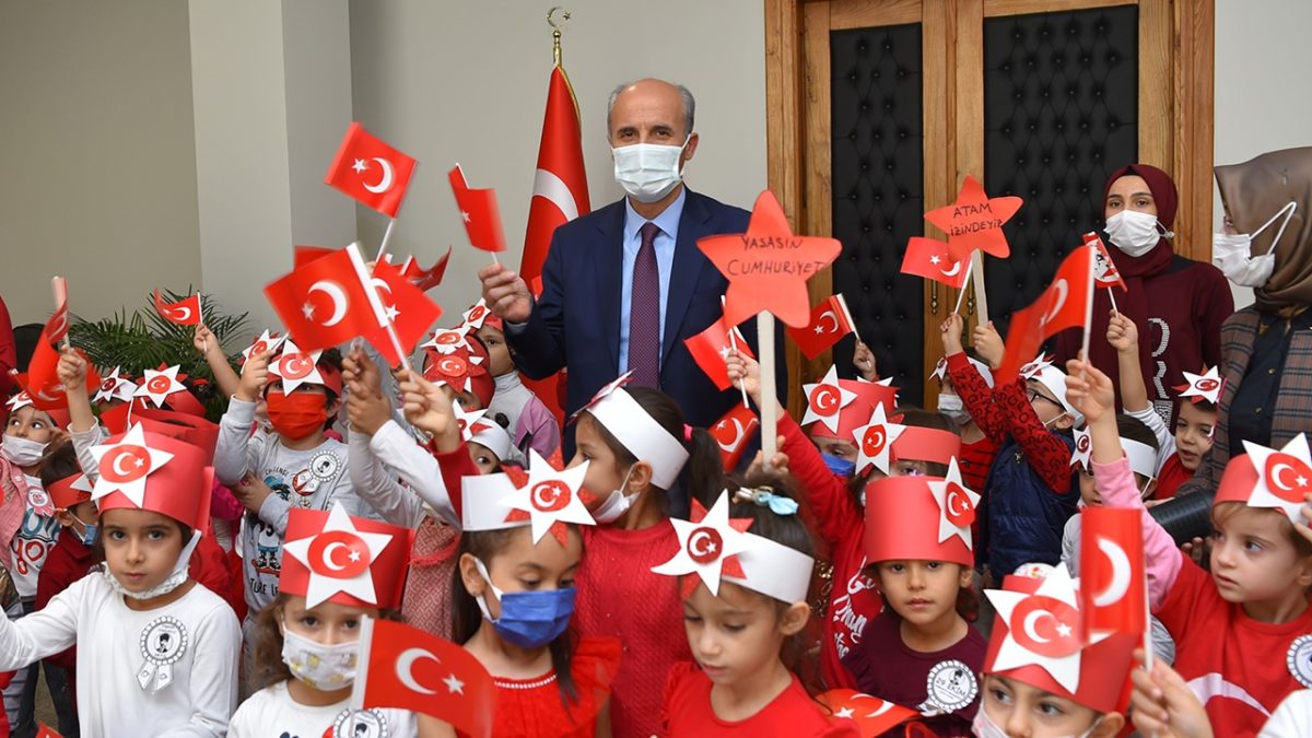 Başkan Okay 23 Nisan mesajı yayınladı!