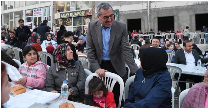 Başkan Güngör mahalle sakinleriyle iftar yaptı