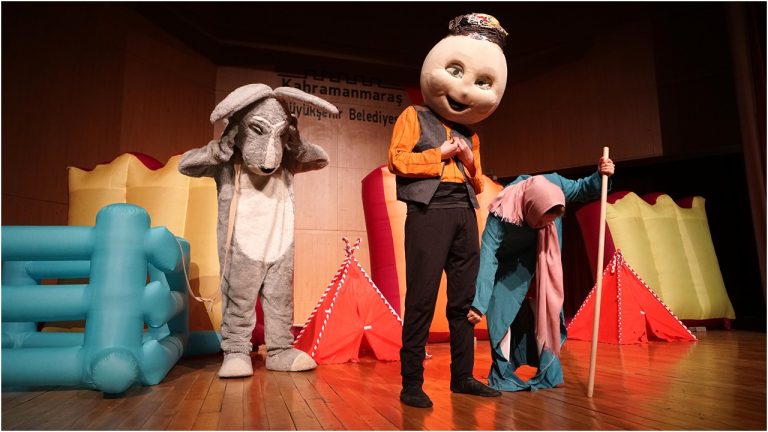 Minikler ‘Keloğlan’ın Eşeği’ni Çok Sevdi￼