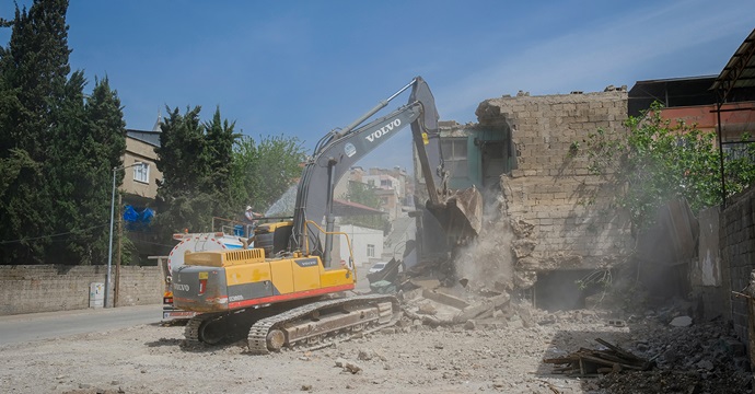 Dulkadiroğlu’nda metruk binalar yıkılıyor!
