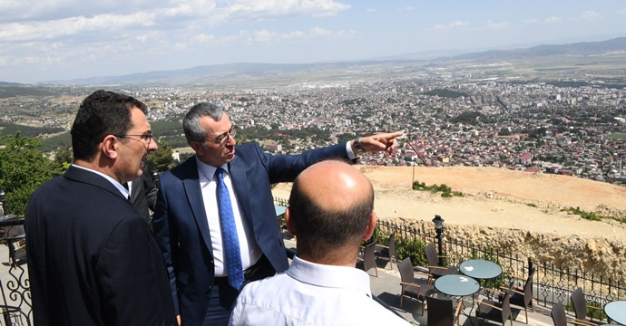 AK Parti Heyetinden Şairler Tepesine Tam Not