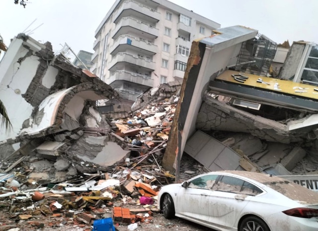 Kahramanmaraş’ta 36 kişinin can verdiği Ezgi Apartmanı’yla ilgili korkunç gerçek: Kolonları kesilmiş