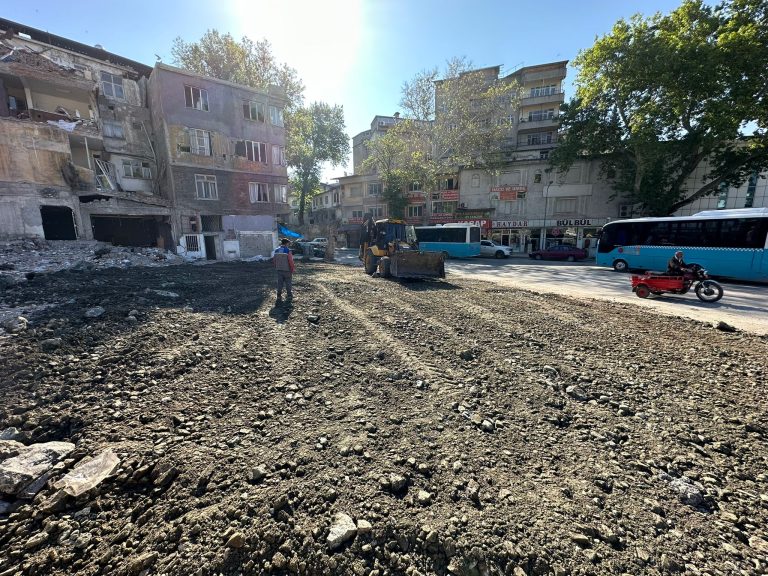 DULKADİROĞLU’NDA TEMİZLİK VE TADİLAT ÇALIŞMALARI DEVAM EDİYOR