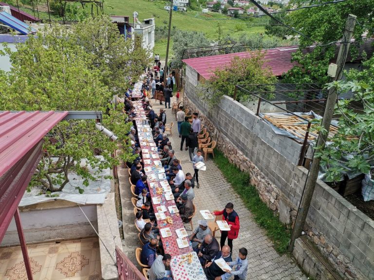 Kahramanmaraş’ta depremzedeler için mevlidi şerif okundu