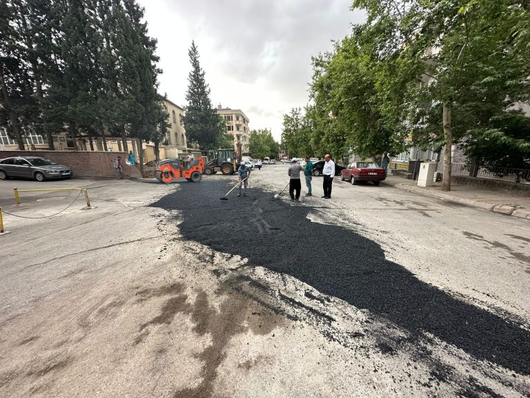 DULKADİROĞLU’NDAN EGEMENLİK MAHALLESİNDE ASFALT<br>ÇALIŞMASI